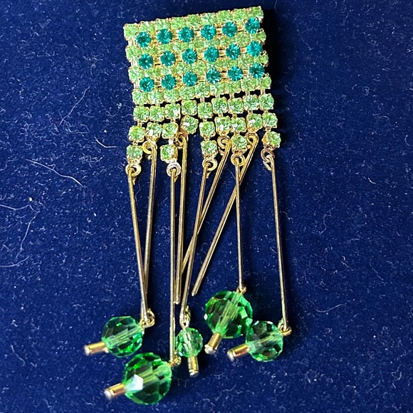 Vintage Gold tone & Green Rhinestone Jewelry Set-Brooch, Necklace & Earrings - Picture 10 of 12